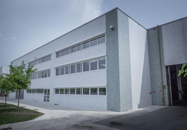 Stabilimento di finitura e magazzino: Via della Meccanica 32, 36042 -Breganze (Vi)